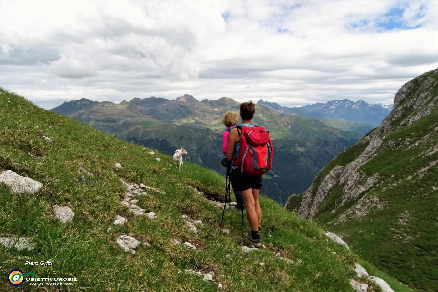 40 Dalla Forcola di Valmora vista verso le Orobie di Val Brembana e Seriana.JPG